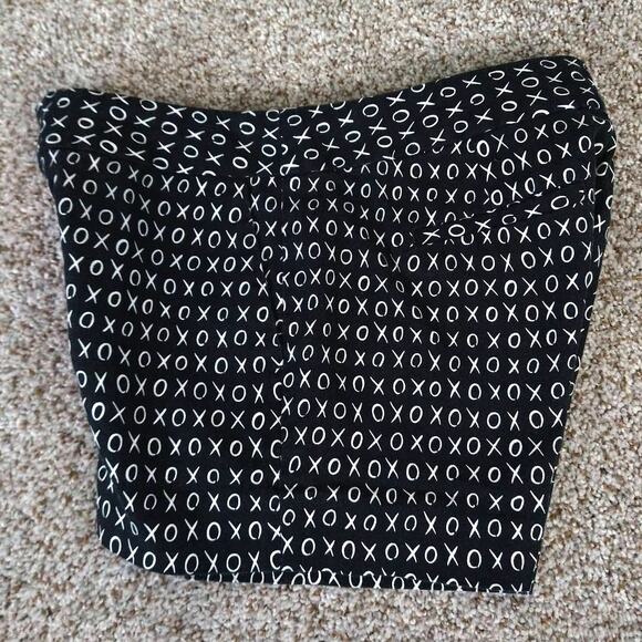 Banana Republic XOXO Hampton Fit Shorts Black White Pattern Sz 2 - Picture 3 of 13